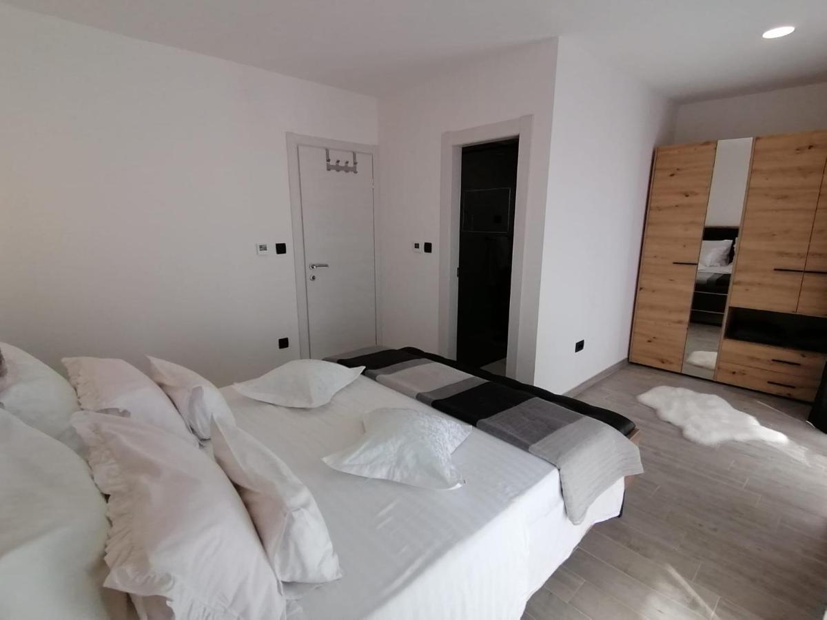Apartman Max !!!! Омиш Экстерьер фото